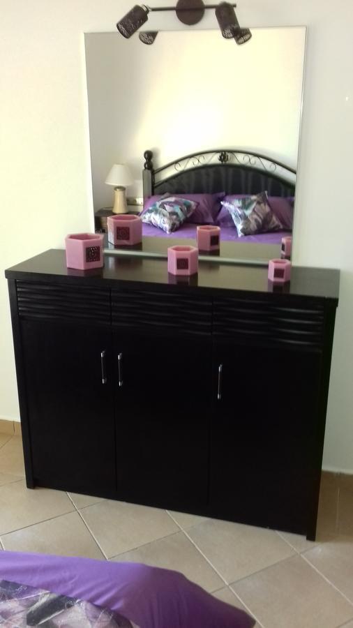شقة Naama